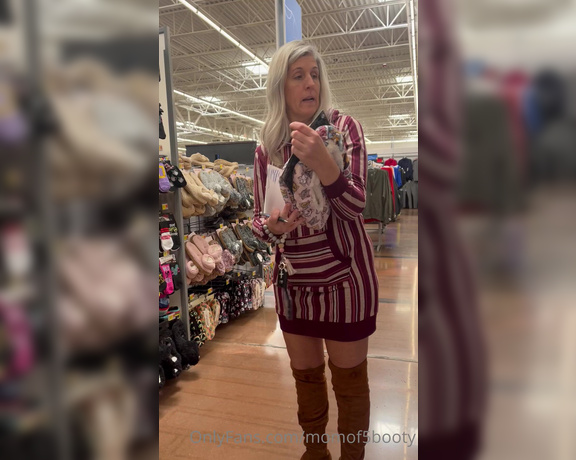 Momof5booty OnlyFans - Peek up Mommies skirt! Just doing some shopping for some new slippers lol! What would you do if you