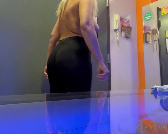 Momof5booty OnlyFans - 2nd Part of me at the tanning bed!!