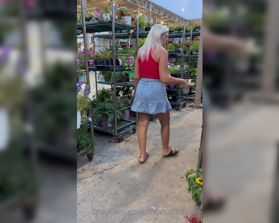 Momof5booty OnlyFans - Totally forgot to post these videos from my last shopping trip bra less! I posted the photos and t 6