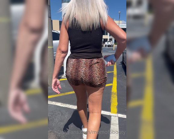 Momof5booty OnlyFans - Just a normal sexy walk through a parking lot!! I’m wearing my soft and short leopard shorts that ma