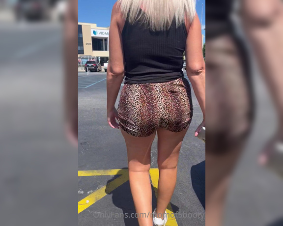 Momof5booty OnlyFans - Just a normal sexy walk through a parking lot!! I’m wearing my soft and short leopard shorts that ma