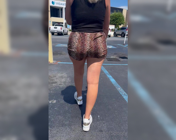 Momof5booty OnlyFans - Just a normal sexy walk through a parking lot!! I’m wearing my soft and short leopard shorts that ma