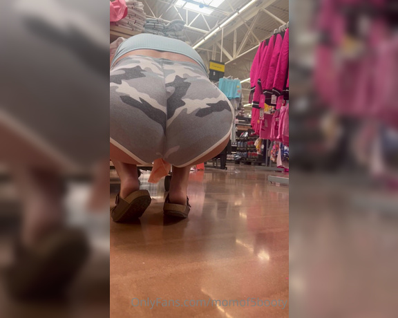 Momof5booty OnlyFans - It’s been awhile since I posted a shopping vid! I was in our lovely Walmart and found some clearance