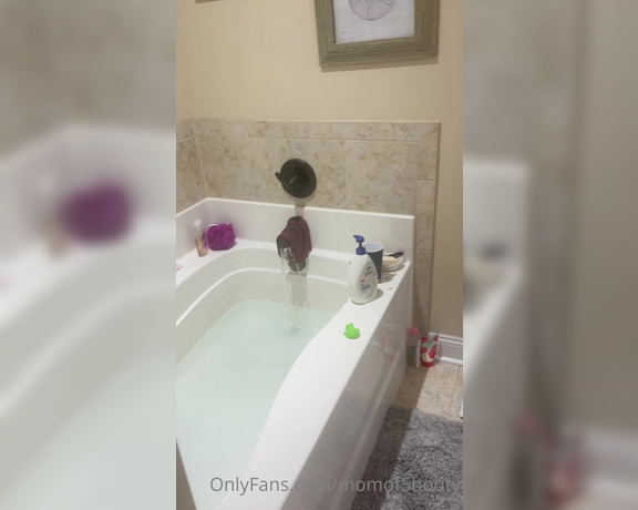 Momof5booty OnlyFans - Nothing like ending a Monday with a nice hot bath! This mommy loves them!!