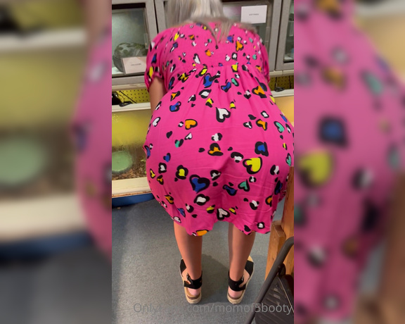 Momof5booty OnlyFans - The ever popular candid shopping upskirt!! This time at a pet shop and a furniture store! I hope y 2