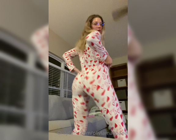 Oliviamaebaee OnlyFans - Early morning twerk and clap session (