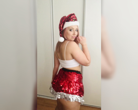 Queensylviemarie OnlyFans - Wanna see the other video I took with no top and no little red thong under this skirt tip this vid