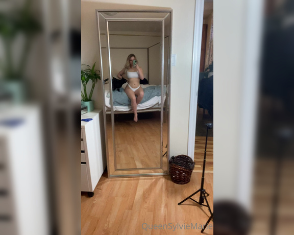 Queensylviemarie OnlyFans - If you were in my bed would you be begging for attention like this cat