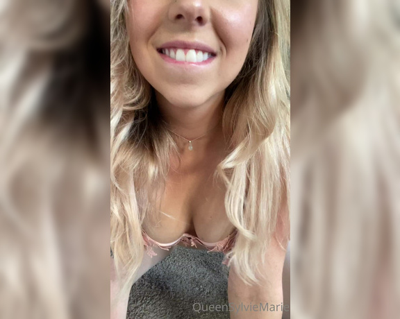 Queensylviemarie OnlyFans - I know you love when I shake my huge ass for you
