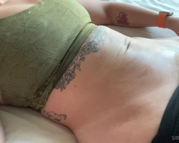 Siri Dahl aka Siridahl OnlyFans - Any belly fetish peeps in here Here I am just playing around flexing my lil baby abs Still got a ni
