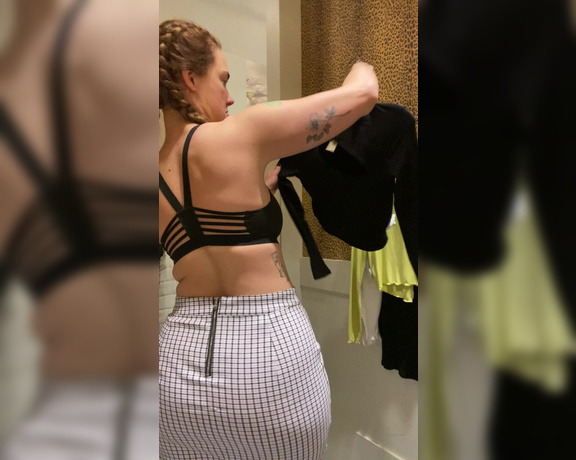 Siri Dahl aka Siridahl OnlyFans - Trying on clothes I bought everything EXCEPT the dresses and pants