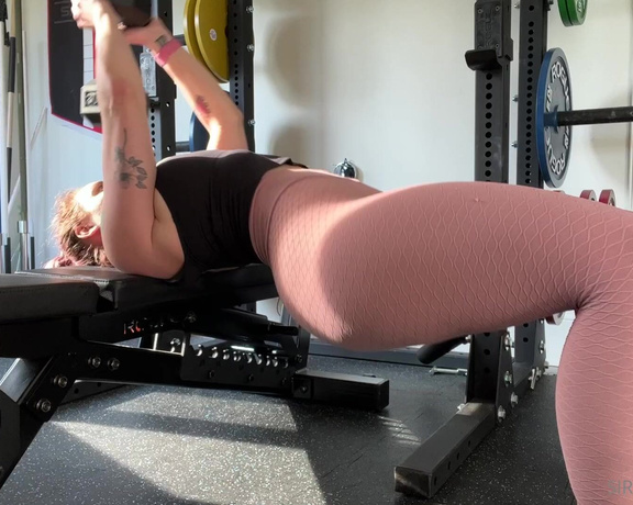 Siri Dahl aka Siridahl OnlyFans - I wanted to share one of my favorite upper body gym accessories with you the dumbbell pullover! Thes