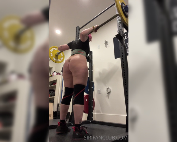 Siri Dahl aka Siridahl OnlyFans - Bet you didn’t know that the exact thing you needed today was a video of me doing ass out squats ( 1