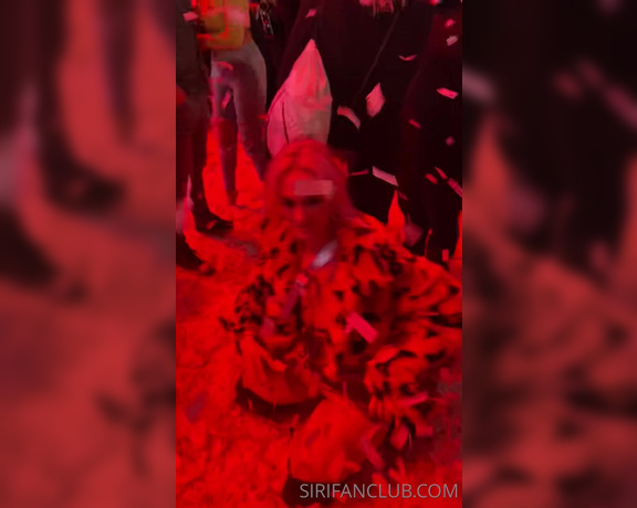 Siri Dahl aka Siridahl OnlyFans - Here’s a funny BTS moment from the Busta Rhymes show at the X3 Expo CONFETTI BUKKKE!