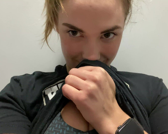 Siri Dahl aka Siridahl OnlyFans - In the gym changing room
