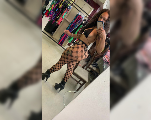 Taelermade OnlyFans - Can I be your private dancer