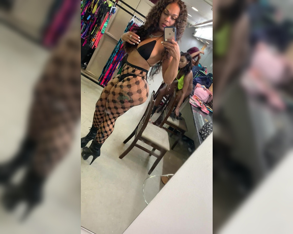 Taelermade OnlyFans - Can I be your private dancer