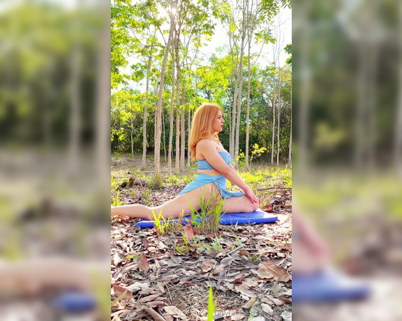 Vixeninner OnlyFans - Outdoor Yoga