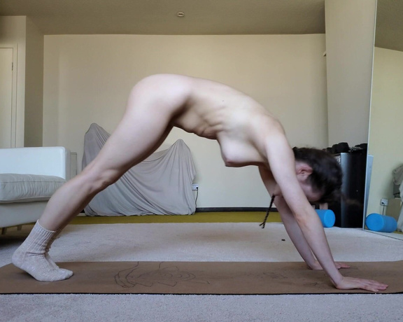 Violet Foxy aka Violetfoxy OnlyFans - Naked Yoga I feel like yoga related content is my favorite to make right now How do you guys like