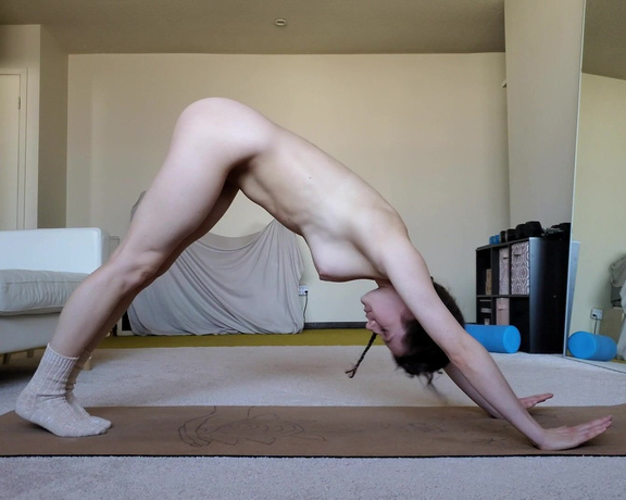 Violet Foxy aka Violetfoxy OnlyFans - Naked Yoga I feel like yoga related content is my favorite to make right now How do you guys like