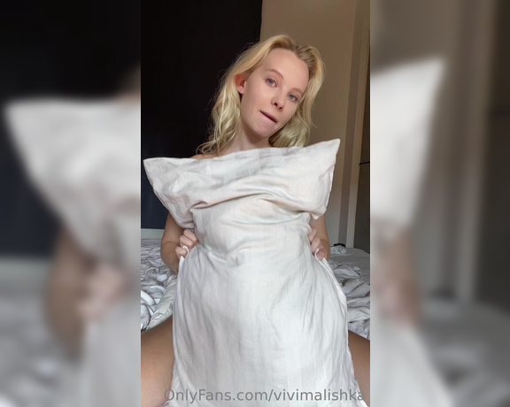 Vivimalishka OnlyFans - Pillow battle