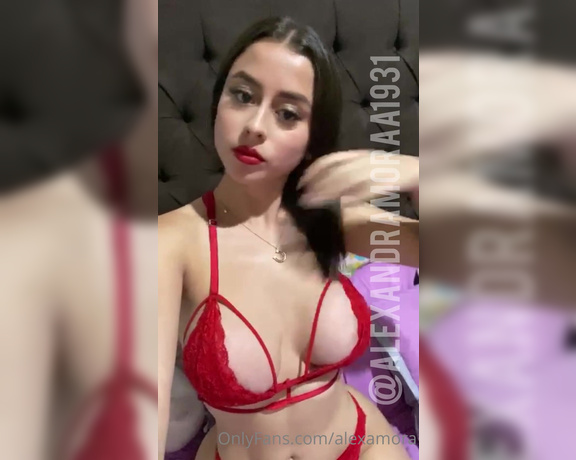 Alexandra Mora aka Alexamora OnlyFans - Feliz fin de semana mis amores