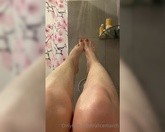 Alice March aka Alicemarch OnlyFans - Wet toes and wet pussy Perfect combination