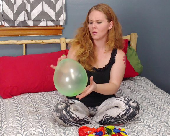 Daniarcadia Scared With Balloons