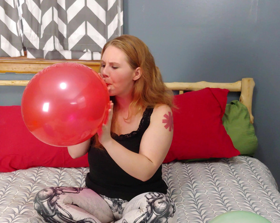 Daniarcadia Scared With Balloons
