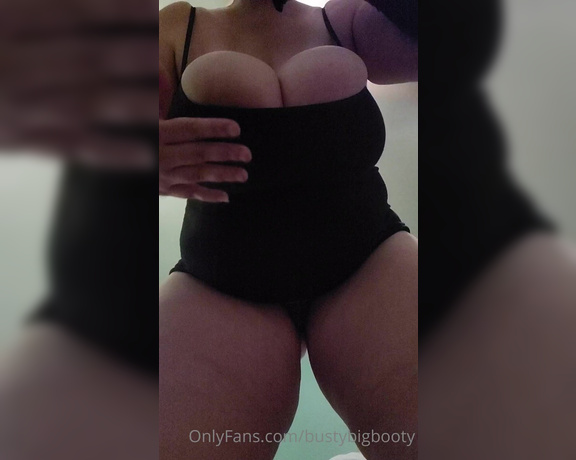 Bustybigbooty OnlyFans - So much jiggle jiggle! Hows this view for you