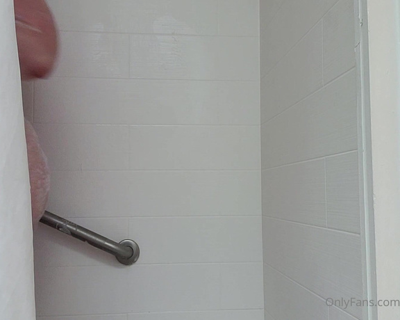 Bustybigbooty OnlyFans - Join me in the shower as I make myself squirt fucking my pussy with my dildo soooo wet and sexy