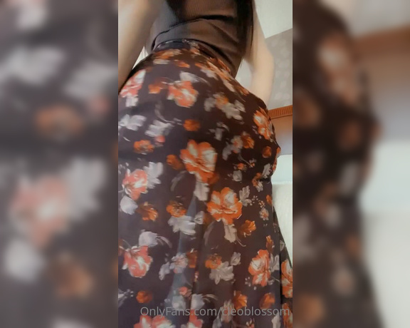 Cleo blossom aka Cleoblossom OnlyFans - Press play i dressed like a real adult lady today, wanna see up my long skirt