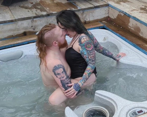 Elizabeth Hunny aka Elizabethhunny OnlyFans - Getting all hot and steamy with @brutalbelial in the hot tub #kissing #blowjob #fingering #bigboob 1
