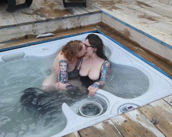 Elizabeth Hunny aka Elizabethhunny OnlyFans - Getting all hot and steamy with @brutalbelial in the hot tub #kissing #blowjob #fingering #bigboob 1