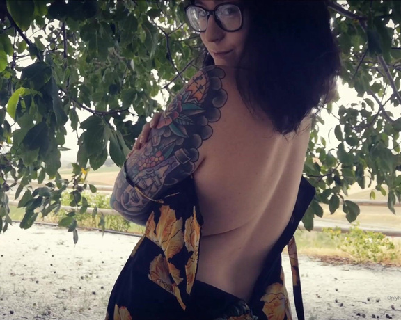 Elizabeth Hunny aka Elizabethhunny OnlyFans - Naked In The Outdoors  VIDEO