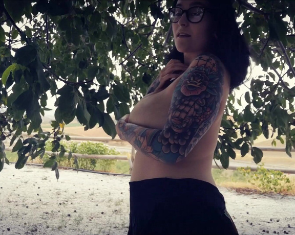 Elizabeth Hunny aka Elizabethhunny OnlyFans - Naked In The Outdoors  VIDEO
