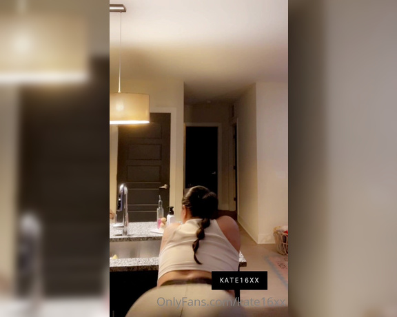 Kate16xx OnlyFans - POV shakin dat booty on u