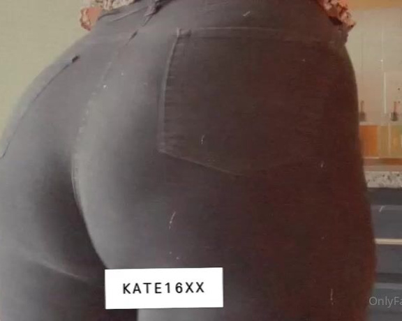 Kate16xx OnlyFans - Who wants to see the booty wout jeans on tn tip baby