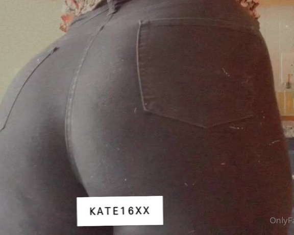 Kate16xx OnlyFans - Who wants to see the booty wout jeans on tn tip baby