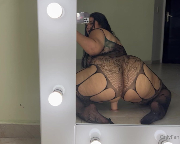 Laura bernal aka Laura_fer OnlyFans - Wash me up Let no one know