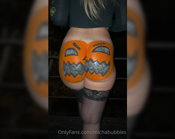 Michabubbles aka Michabubblesvip OnlyFans - HAPPY HALLOWEEN from the sweetest pumpkin full clap video in your DMs