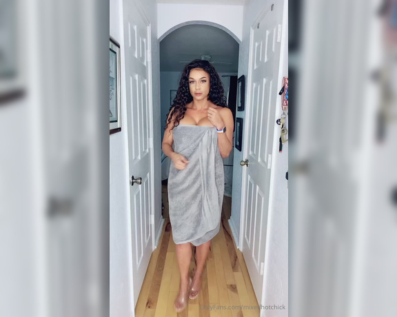 Sonya Red aka Mixedhotchick OnlyFans - Watch me drop my towel