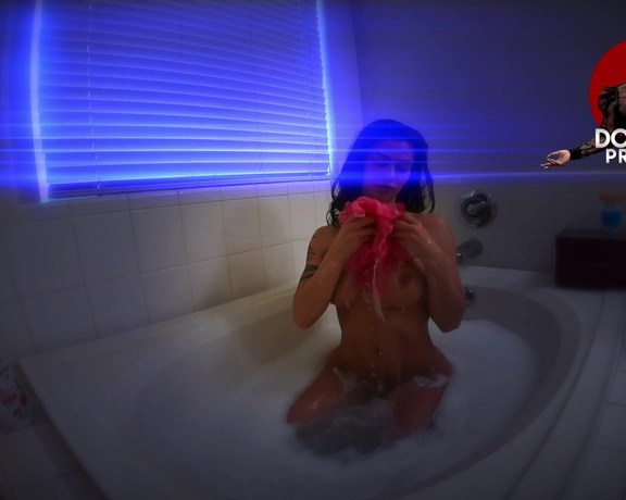 THE DOMINO PRESLEY aka Dominopresley OnlyFans - Bubble bath