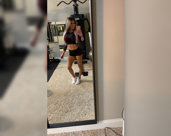 Autumn Blair aka Autumndoll_xo OnlyFans - GYM OOTD! What’s black and red and has thigh gap and big tits and long hair