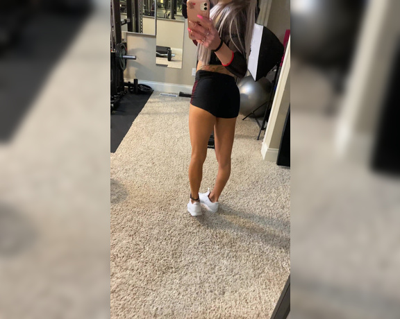 Autumn Blair aka Autumndoll_xo OnlyFans - GYM OOTD! What’s black and red and has thigh gap and big tits and long hair