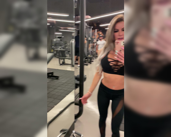Autumn Blair aka Autumndoll_xo OnlyFans - Me doing my gym OOTD with everyone watching and listening to me say BFTs I think it safe to say the
