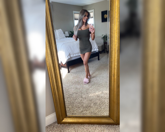 Autumn Blair aka Autumndoll_xo OnlyFans - T shirt dress