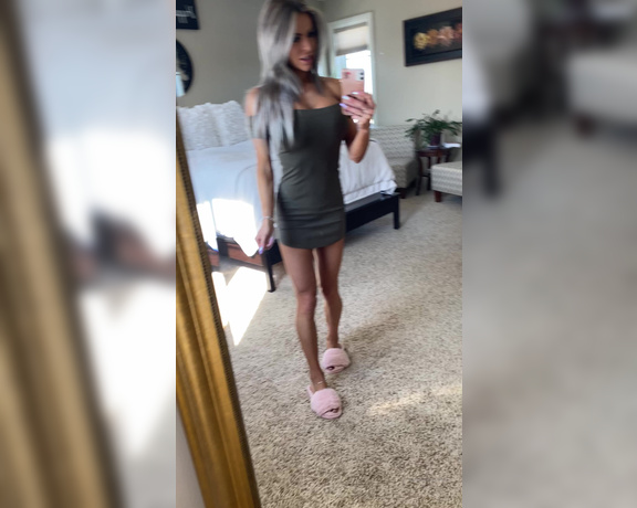 Autumn Blair aka Autumndoll_xo OnlyFans - T shirt dress