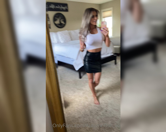 Autumn Blair aka Autumndoll_xo OnlyFans - OOTD Happy Friday!