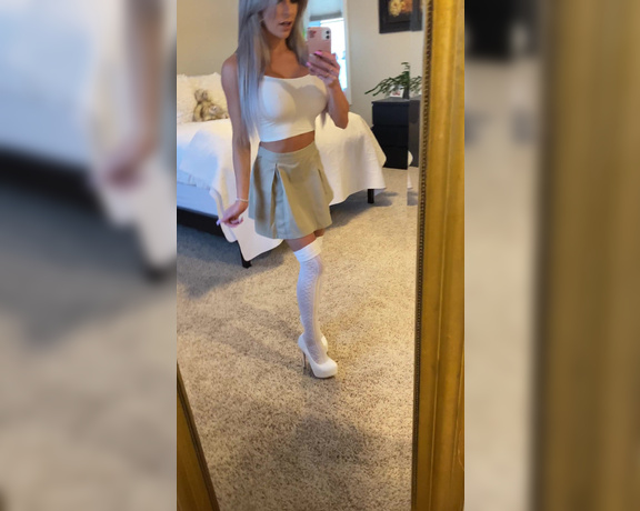 Autumn Blair aka Autumndoll_xo OnlyFans - OOTD Who likes fun facts This is a size 10 lil girls skirt Additional 141 available in DM Minus th